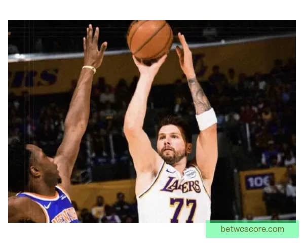 东契奇复出砍下42分12助 湖人力克骑士里夫斯艾顿发挥出色