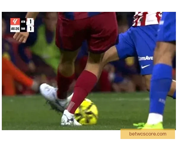 巴萨中卫蹬踏染红后获改判 西蒙尼愤怒挥手 马竞官方质疑判罚